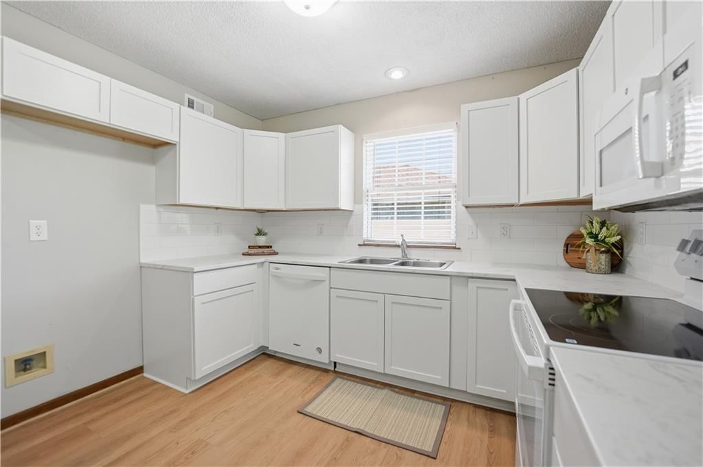1488 NW Foxboro Road — photo 5