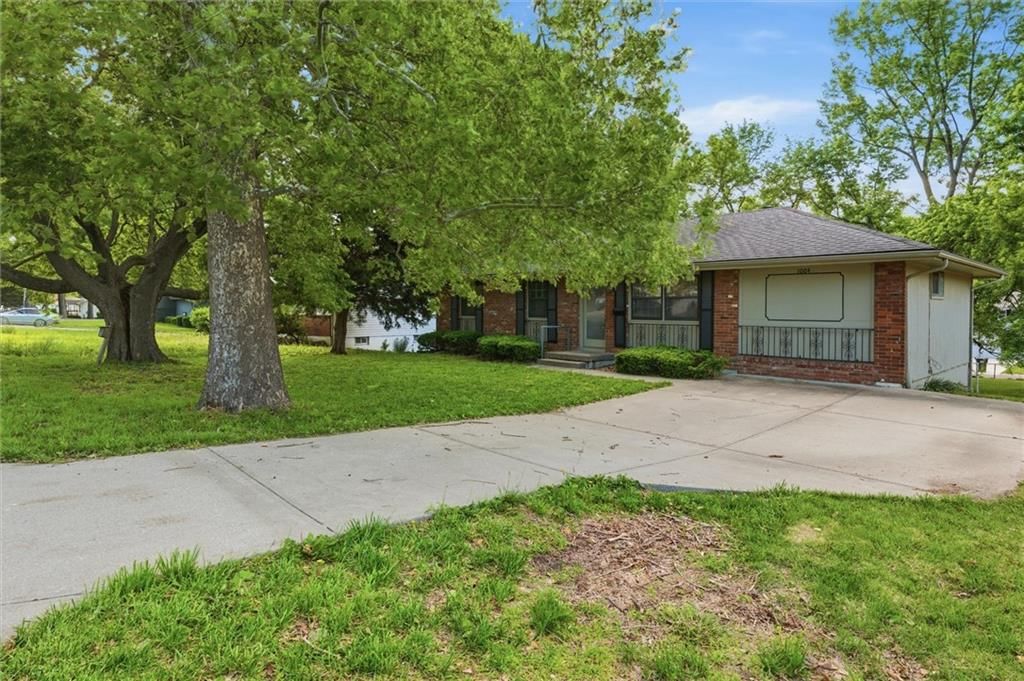 1004 NW R D Mize Road — photo 2