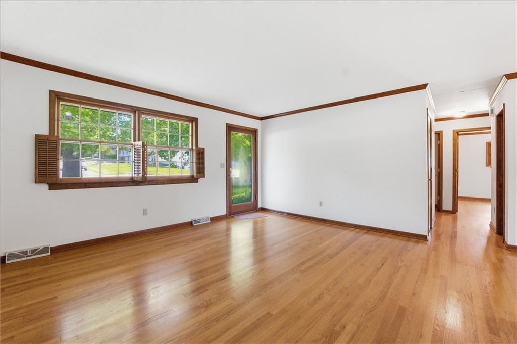 1004 NW R D Mize Road — photo 3