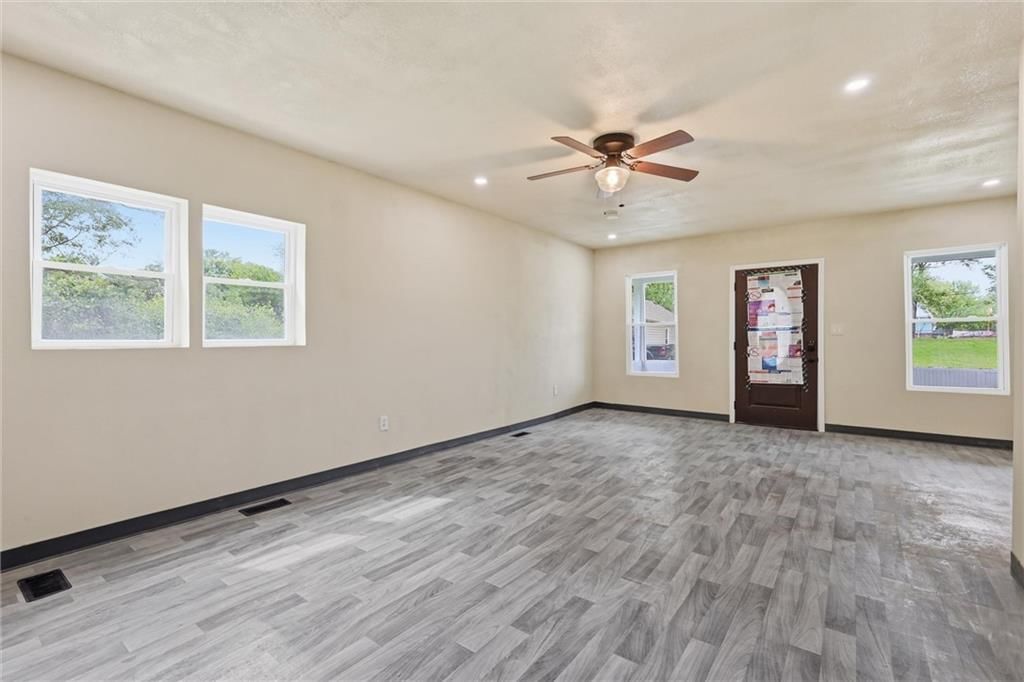 309 Kickapoo Street — photo 9