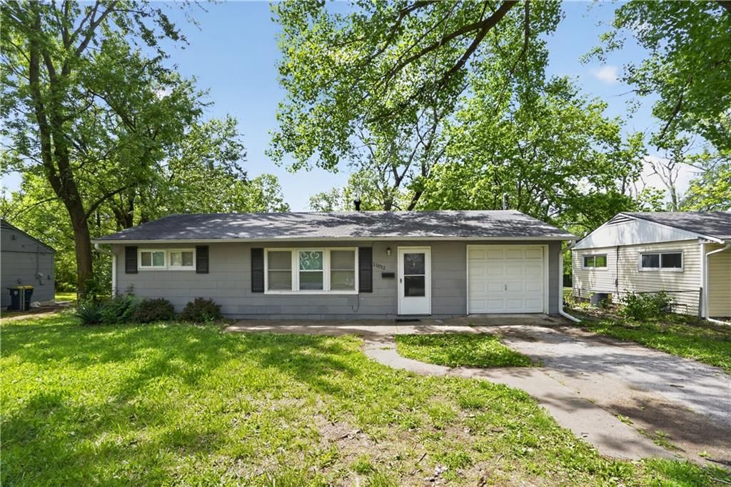 11012 Cambridge Avenue — photo 1