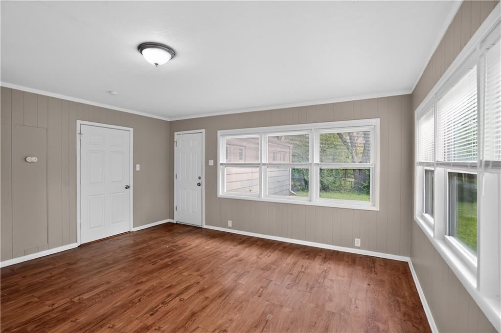 11012 Cambridge Avenue — photo 3