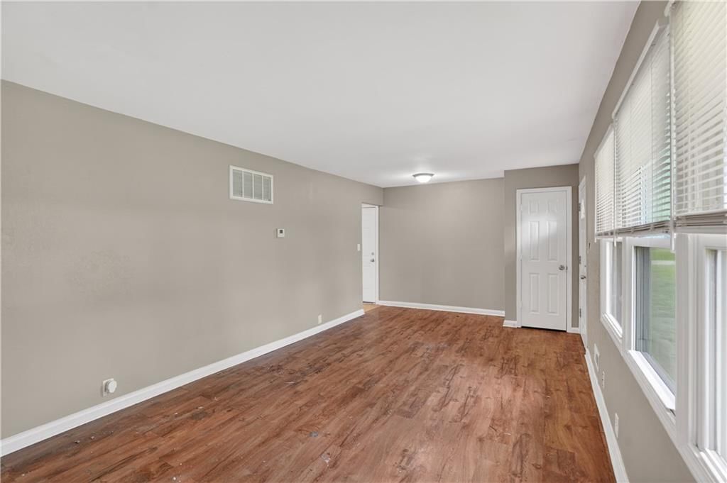11012 Cambridge Avenue — photo 7