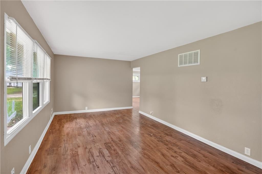 11012 Cambridge Avenue — photo 9