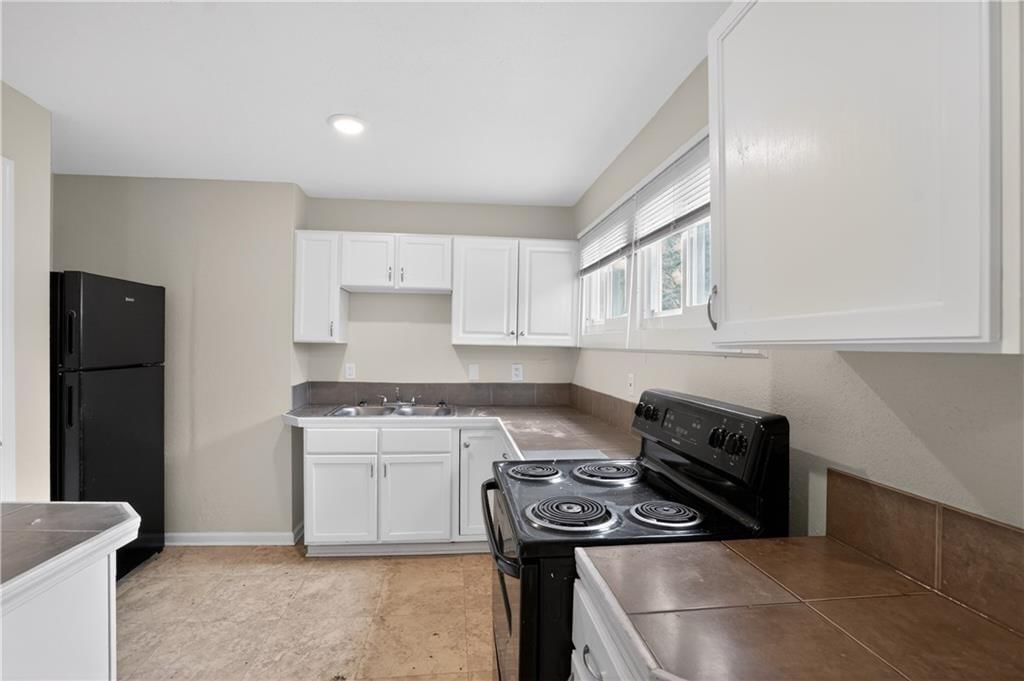 11012 Cambridge Avenue — photo 10
