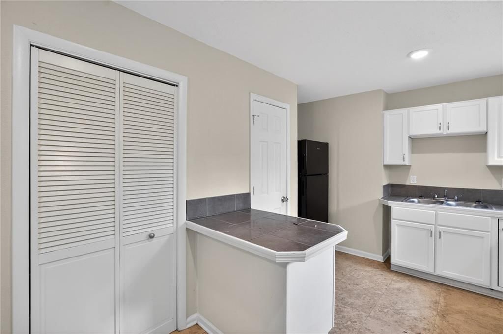 11012 Cambridge Avenue — photo 11