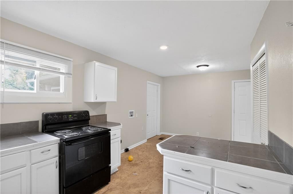 11012 Cambridge Avenue — photo 12
