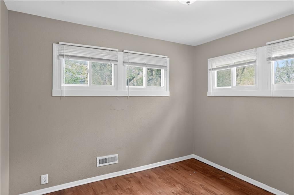 11012 Cambridge Avenue — photo 17