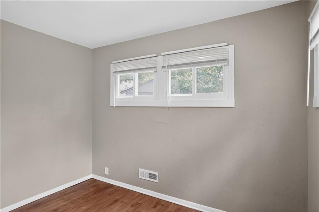 11012 Cambridge Avenue — photo 18