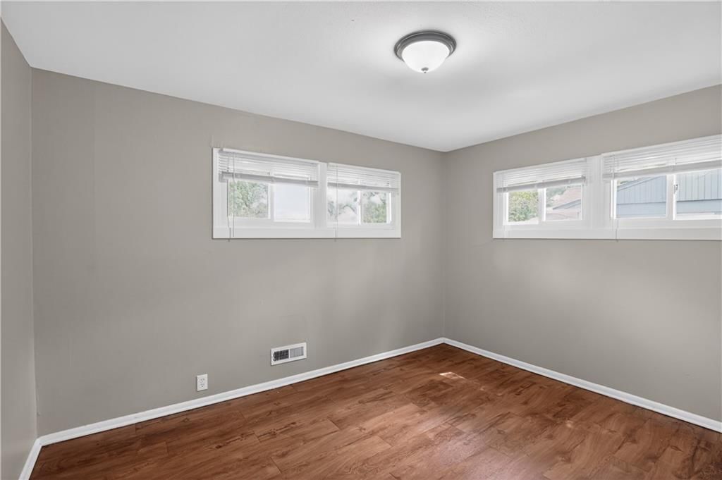 11012 Cambridge Avenue — photo 19