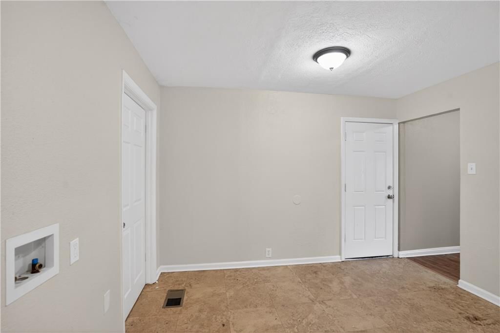 11012 Cambridge Avenue — photo 20