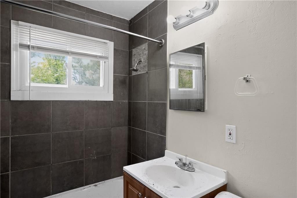 11012 Cambridge Avenue — photo 27