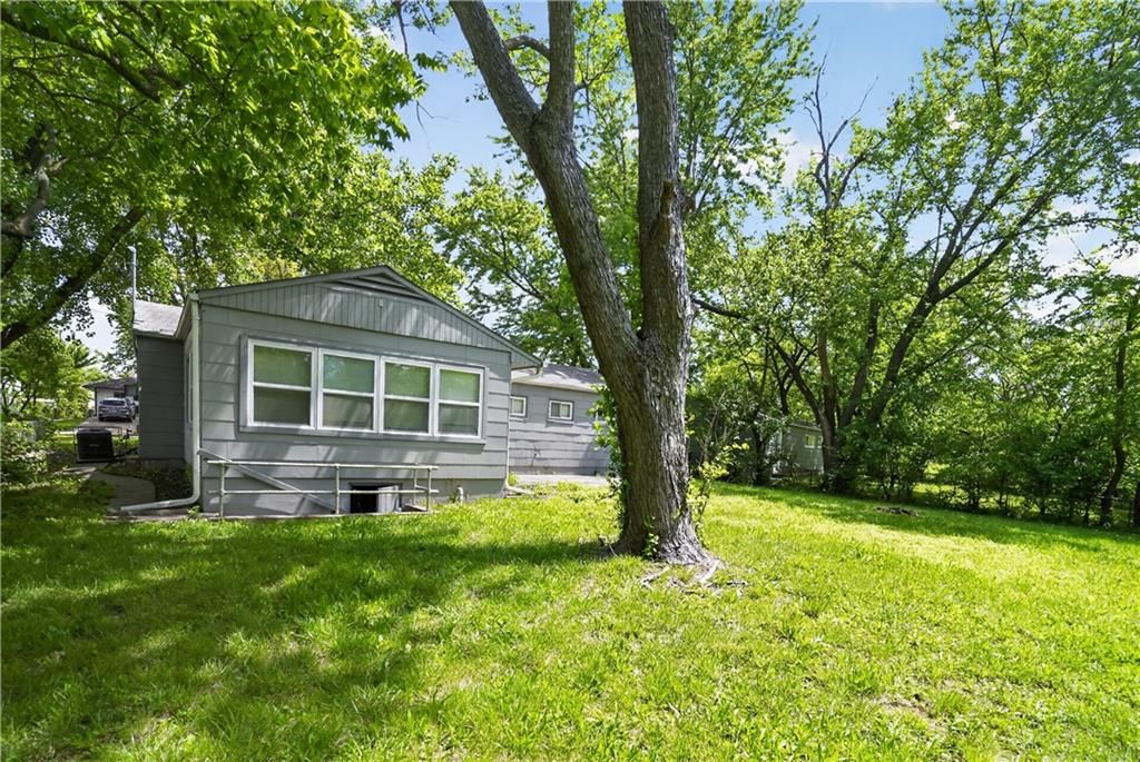 11012 Cambridge Avenue — photo 31