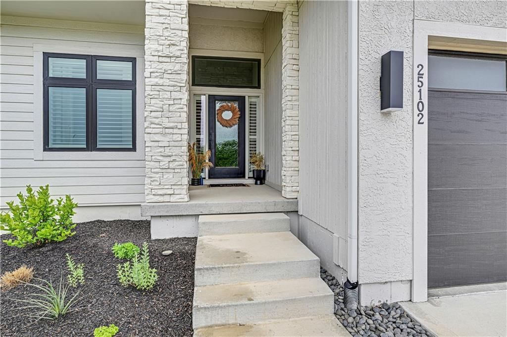 25102 W 98th Place — photo 2