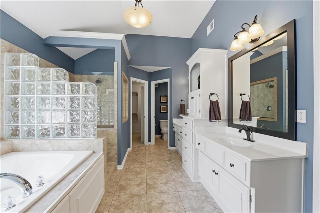 4910 W 155TH Terrace — photo 43