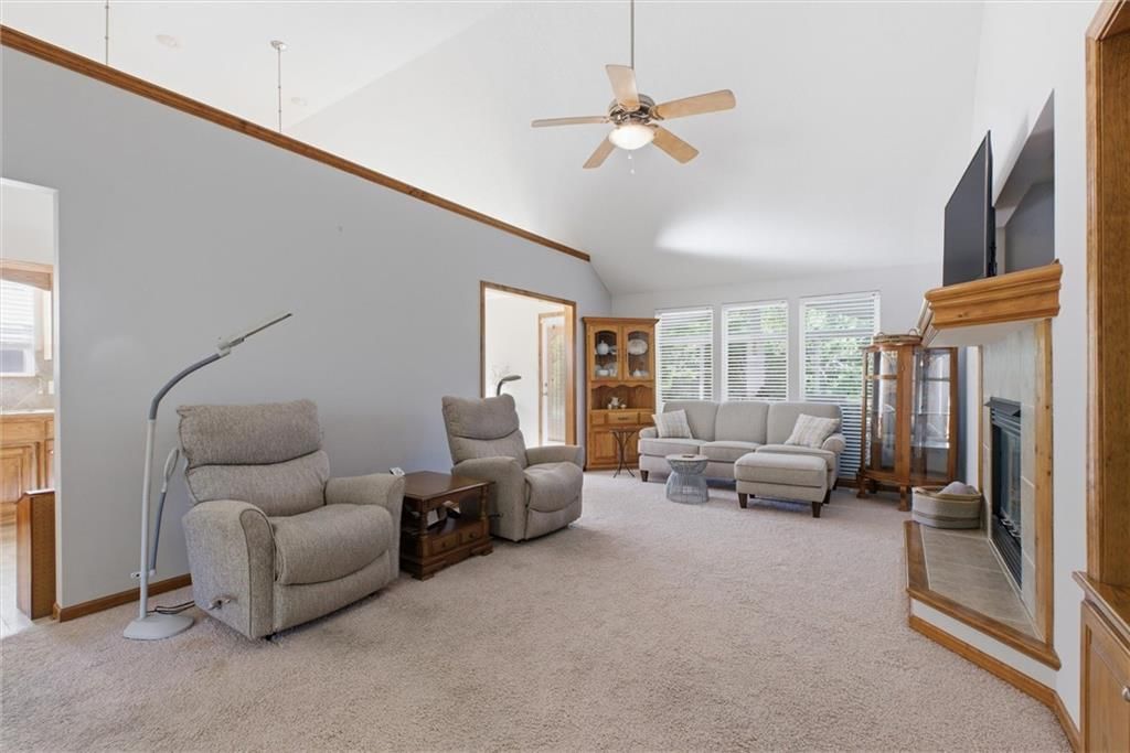 1209 Ashford Street — photo 6
