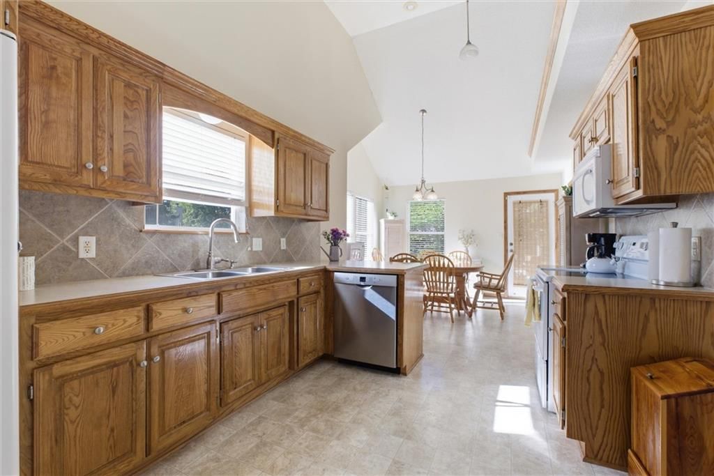 1209 Ashford Street — photo 9