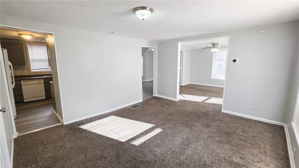 142 N BELLAIRE Avenue — photo 9