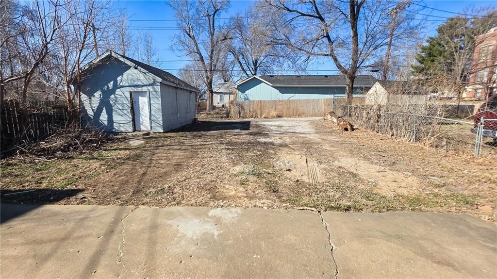142 N BELLAIRE Avenue — photo 25