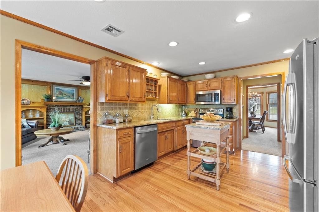 10913 Oak Drive — photo 13
