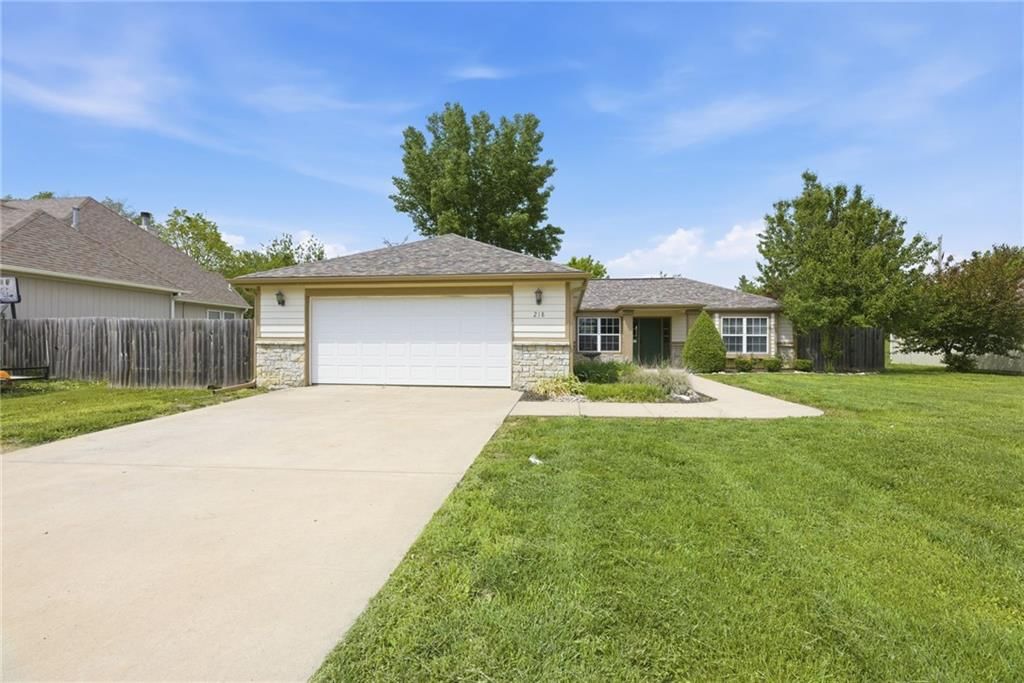 218 Hillside Drive — photo 2