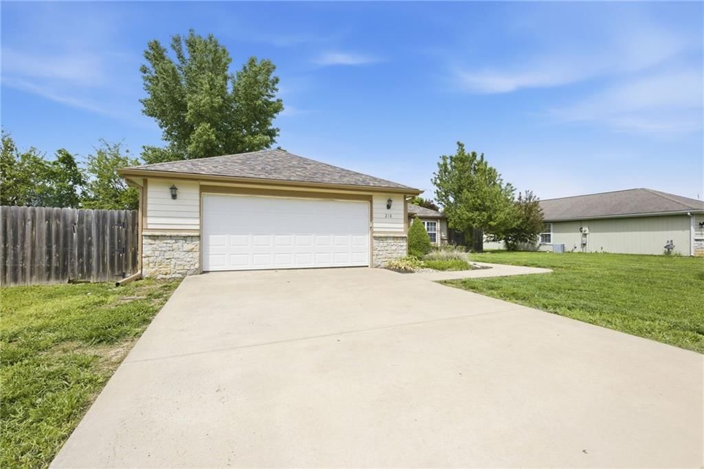 218 Hillside Drive — photo 3
