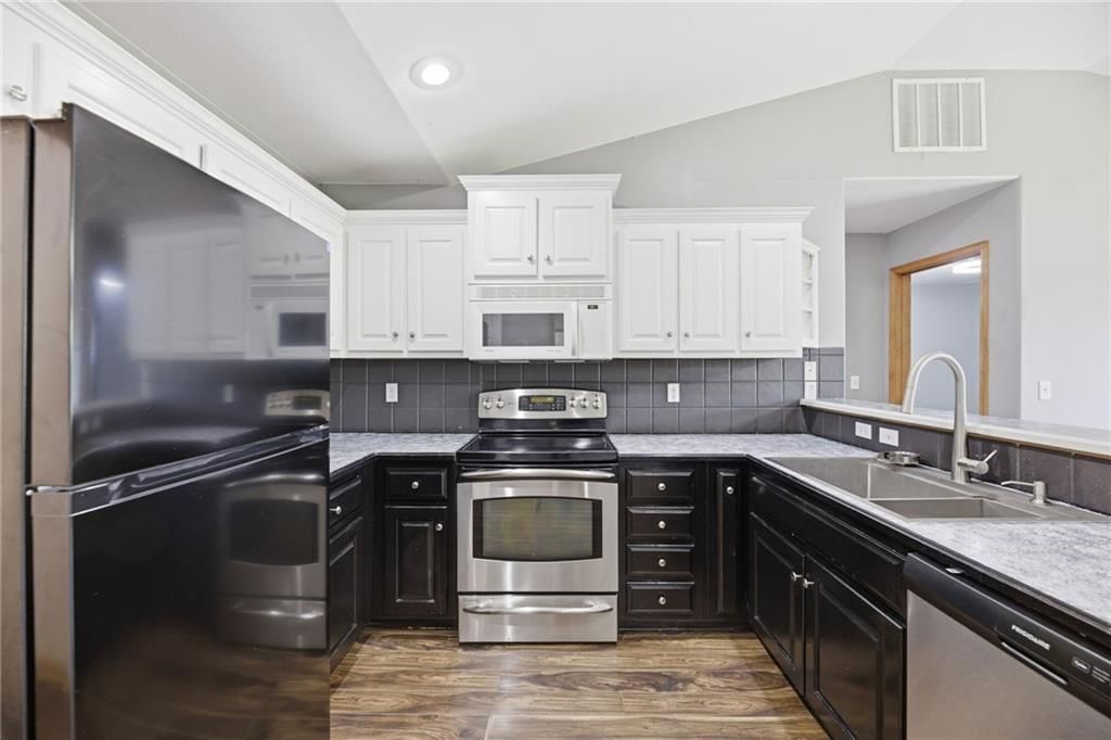 218 Hillside Drive — photo 16