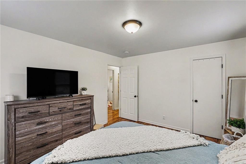 504 E Meadow Lane — photo 16