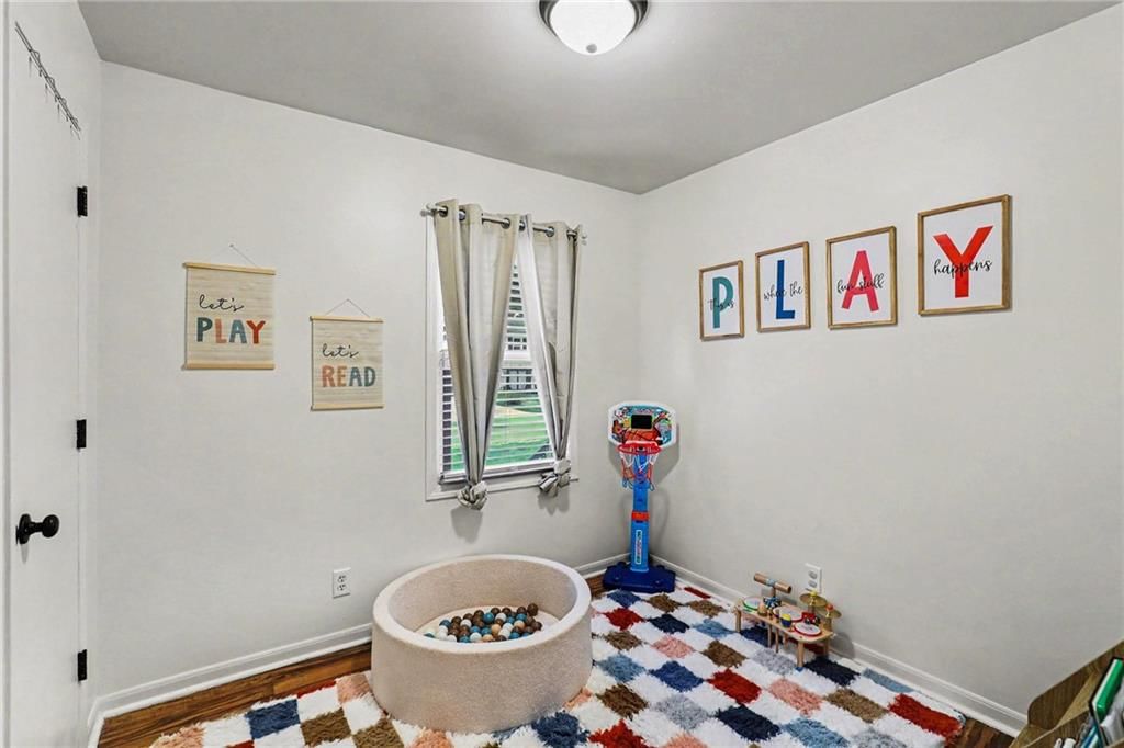 504 E Meadow Lane — photo 17