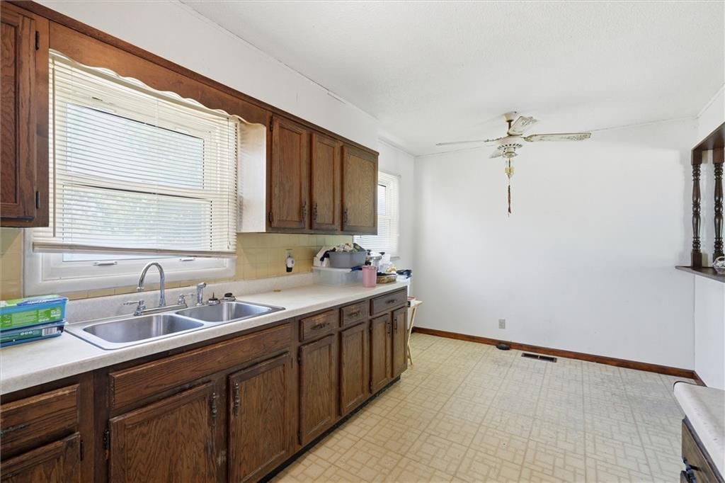 4706 Kensington Street — photo 10
