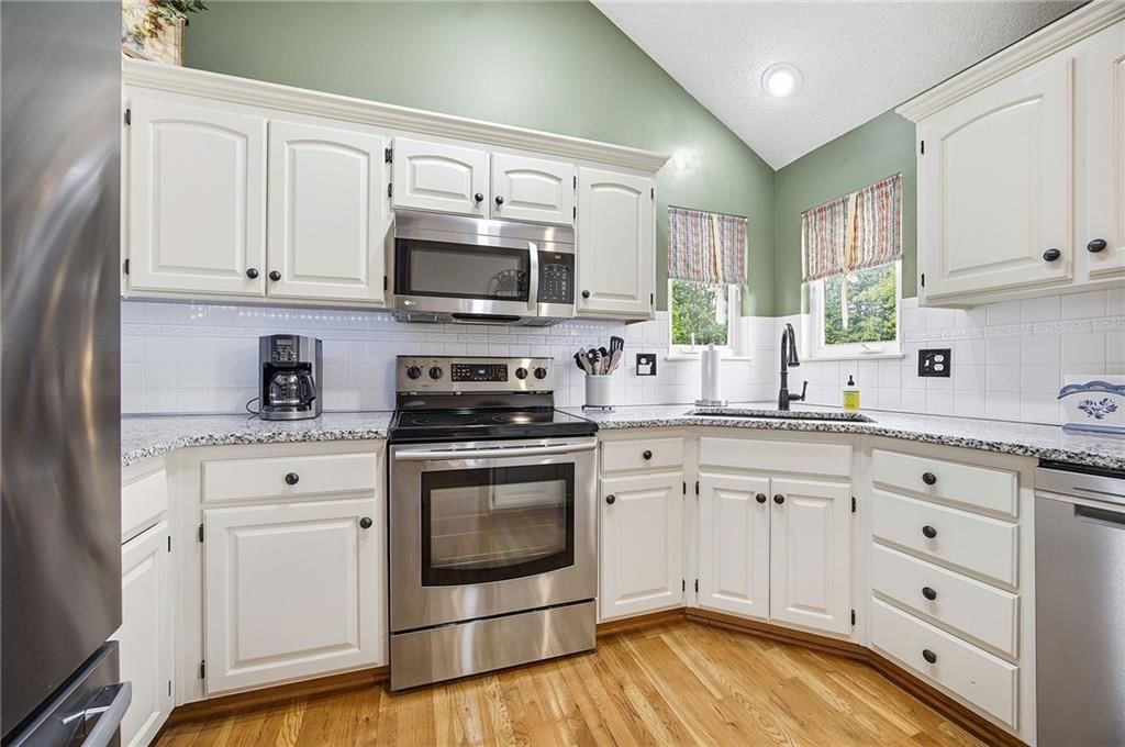 1039 N Logan Street — photo 2