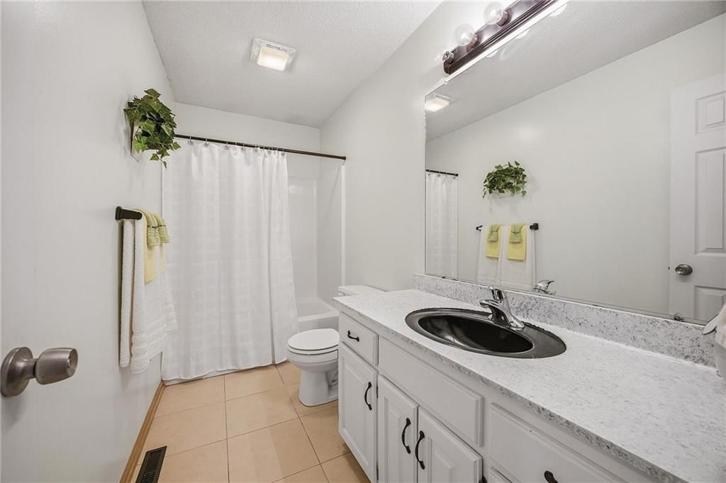 1039 N Logan Street — photo 18