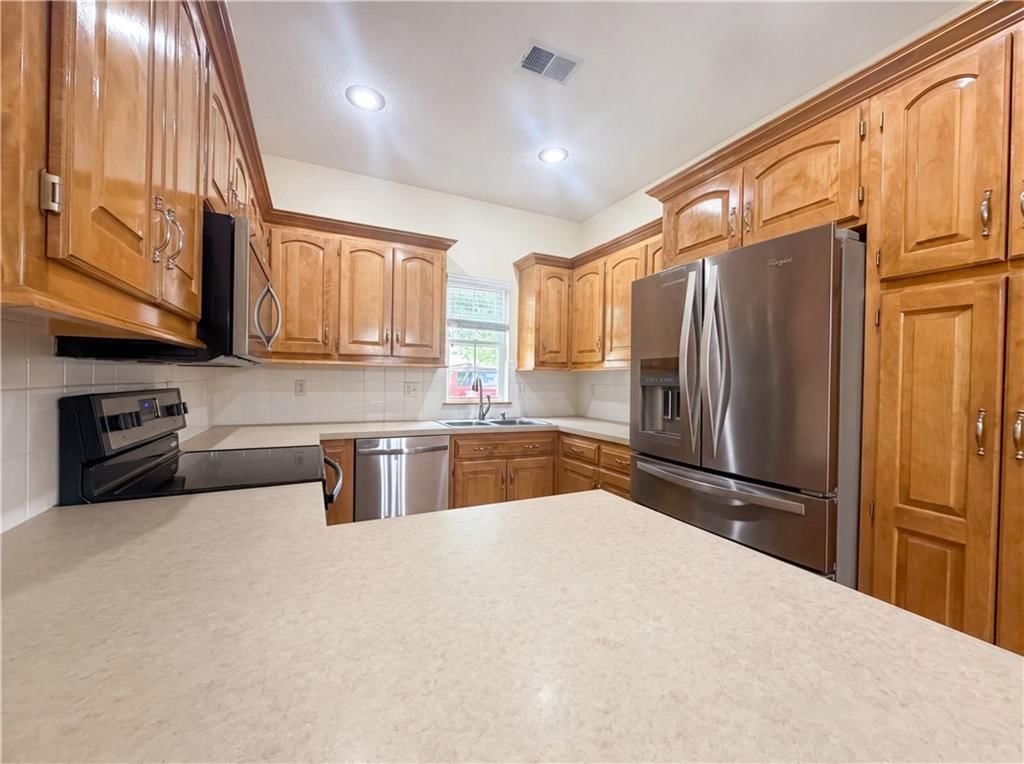 8331 Greeley Avenue — photo 2