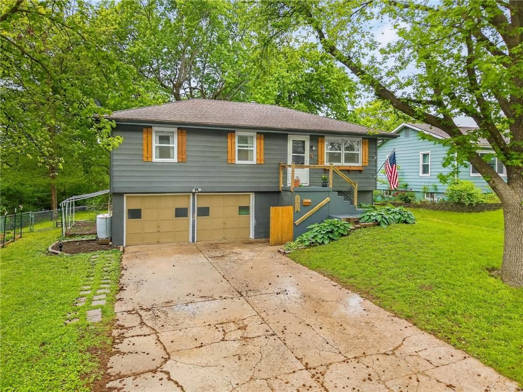 825 SW PLEASANT Drive — photo 3