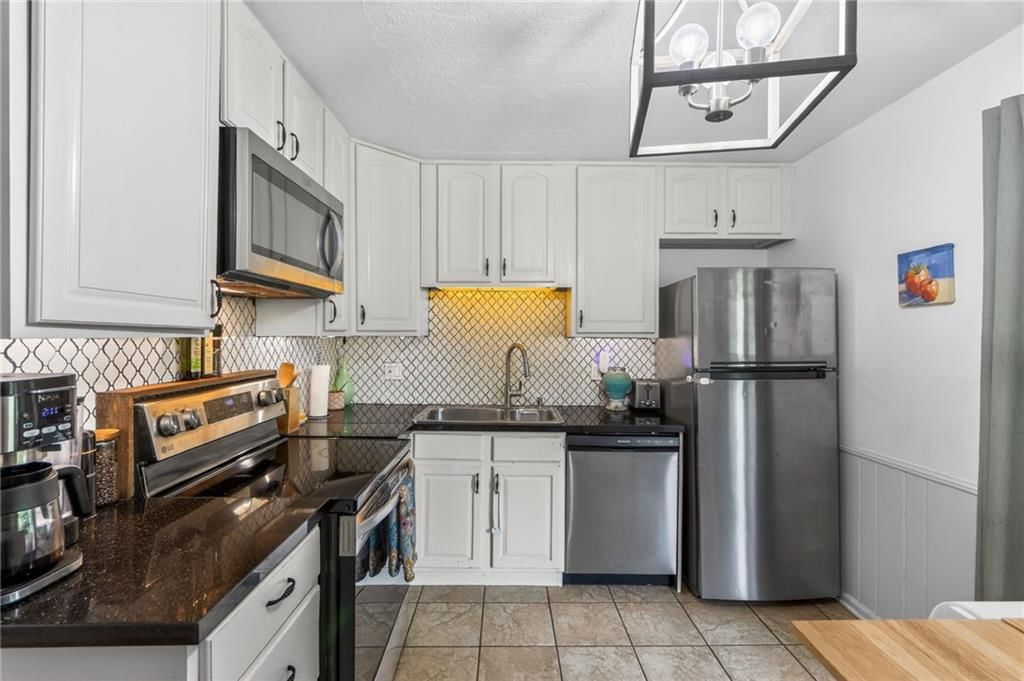 825 SW PLEASANT Drive — photo 9