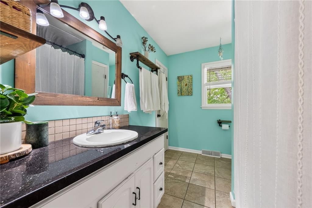 825 SW PLEASANT Drive — photo 15