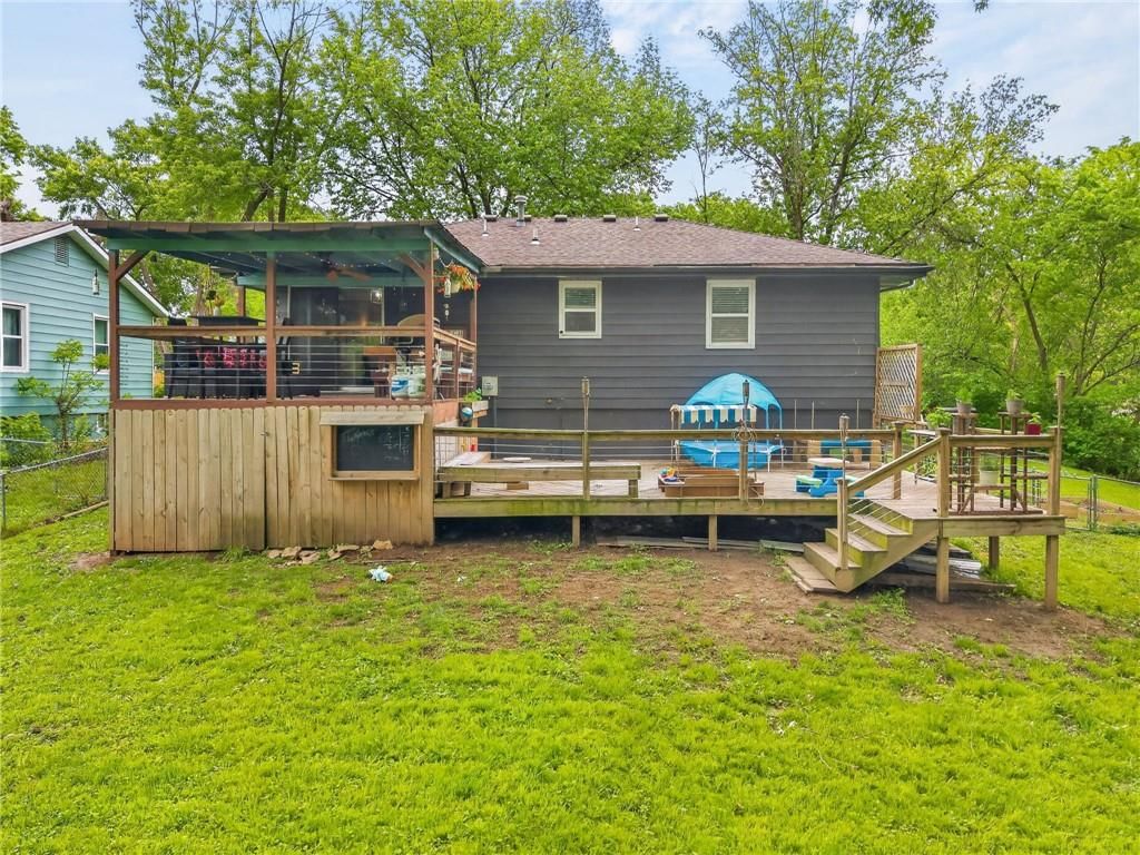 825 SW PLEASANT Drive — photo 28