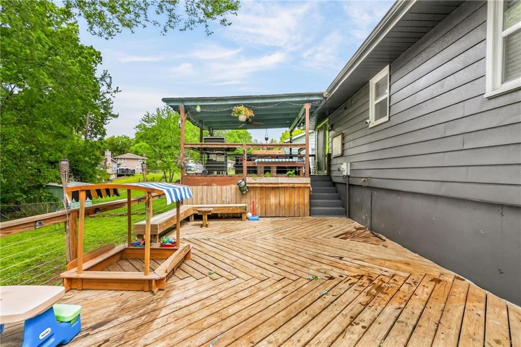 825 SW PLEASANT Drive — photo 30