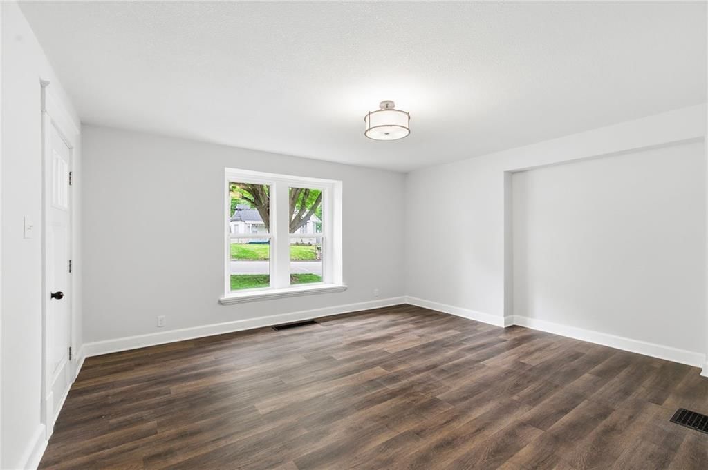 328 E Main Street — photo 8