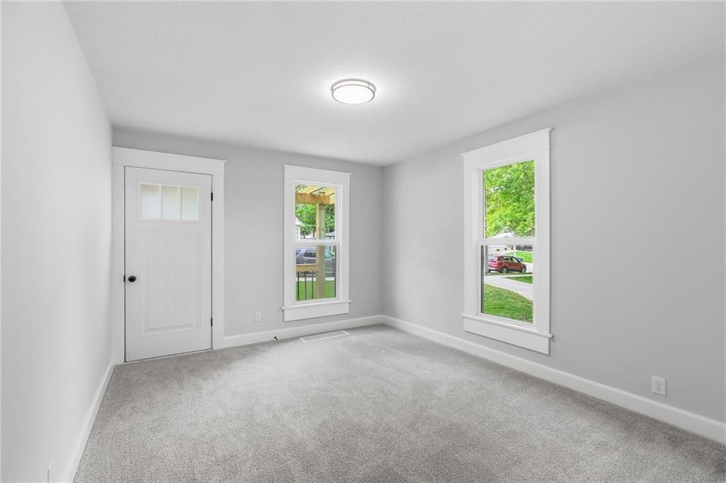 328 E Main Street — photo 13