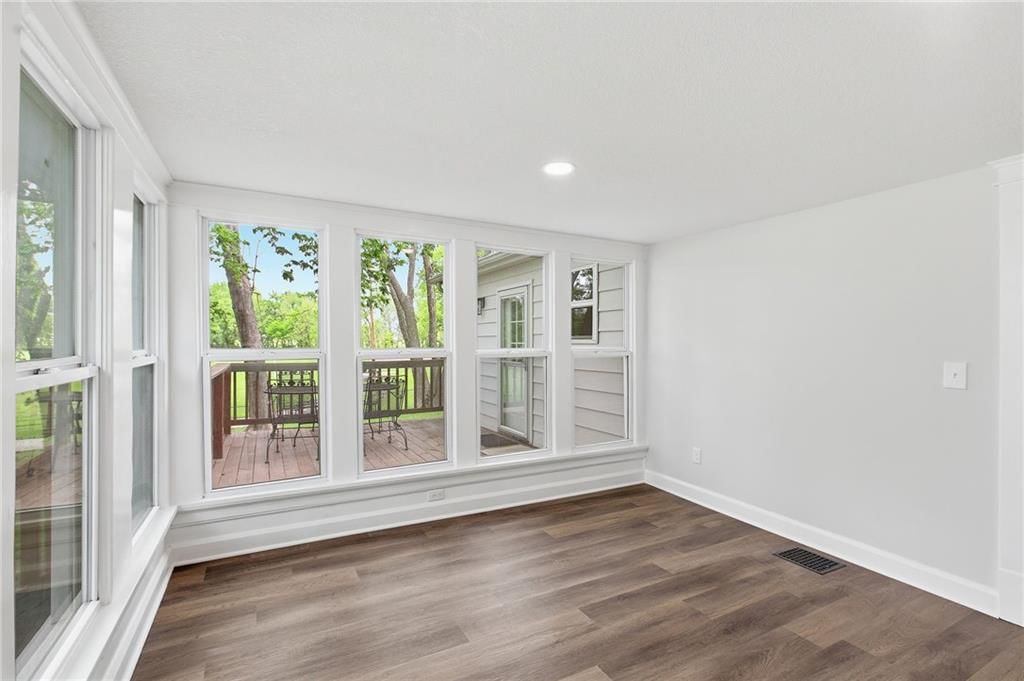 328 E Main Street — photo 16