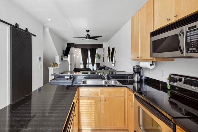 4585 Madison Avenue — photo 8