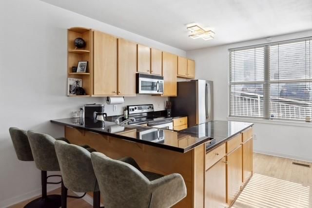 4585 Madison Avenue — photo 10