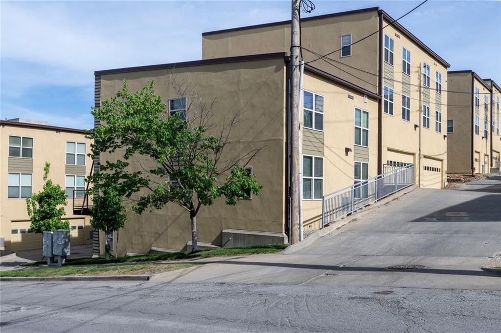 4585 Madison Avenue — photo 26