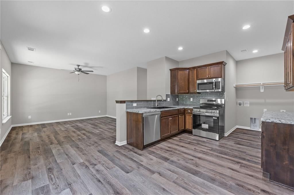 214 W 4th Street — photo 8