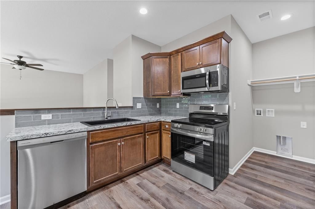 214 W 4th Street — photo 9