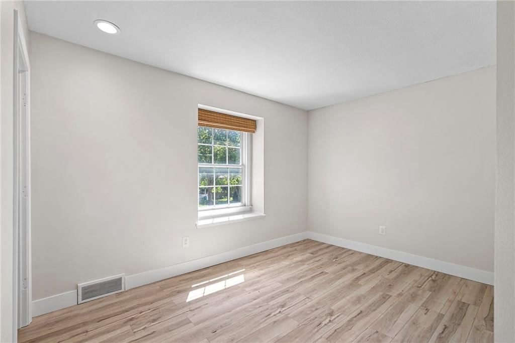 10500 Noland Street — photo 17