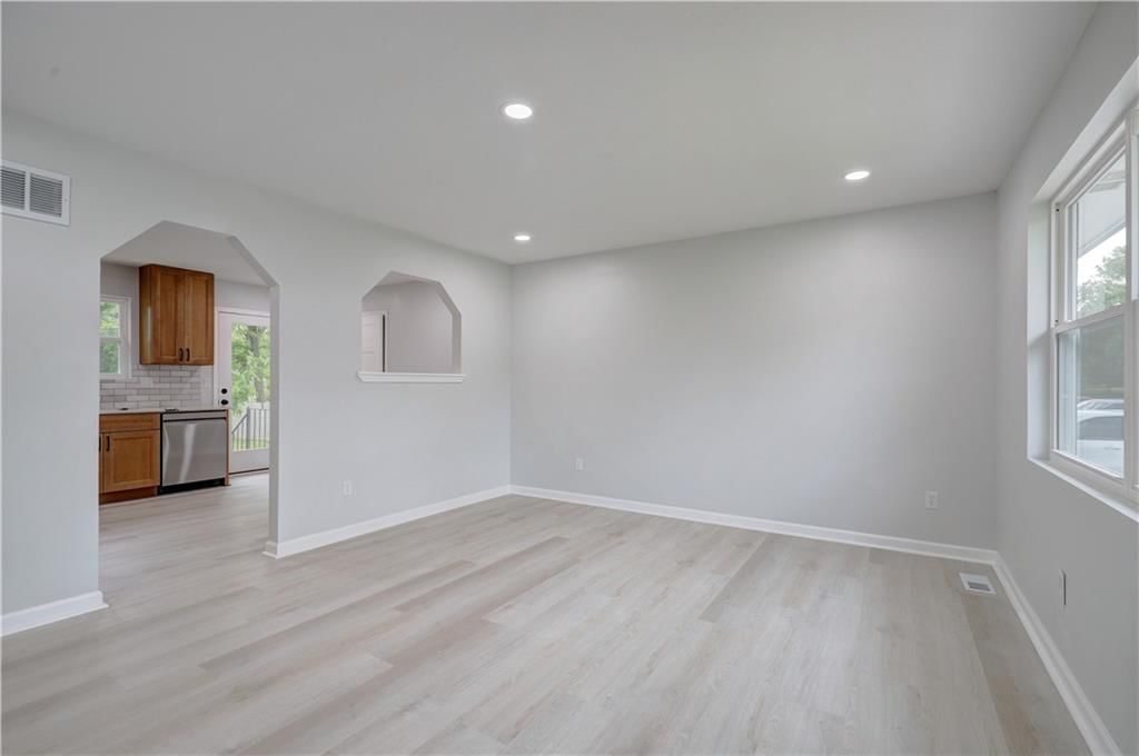 105 W Baltic Street — photo 7