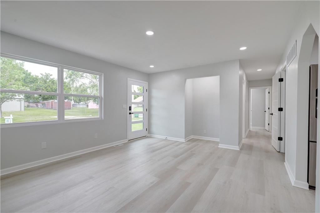 105 W Baltic Street — photo 8