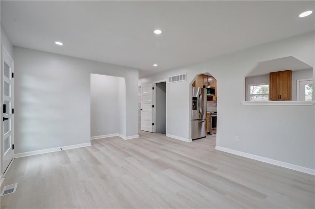 105 W Baltic Street — photo 9